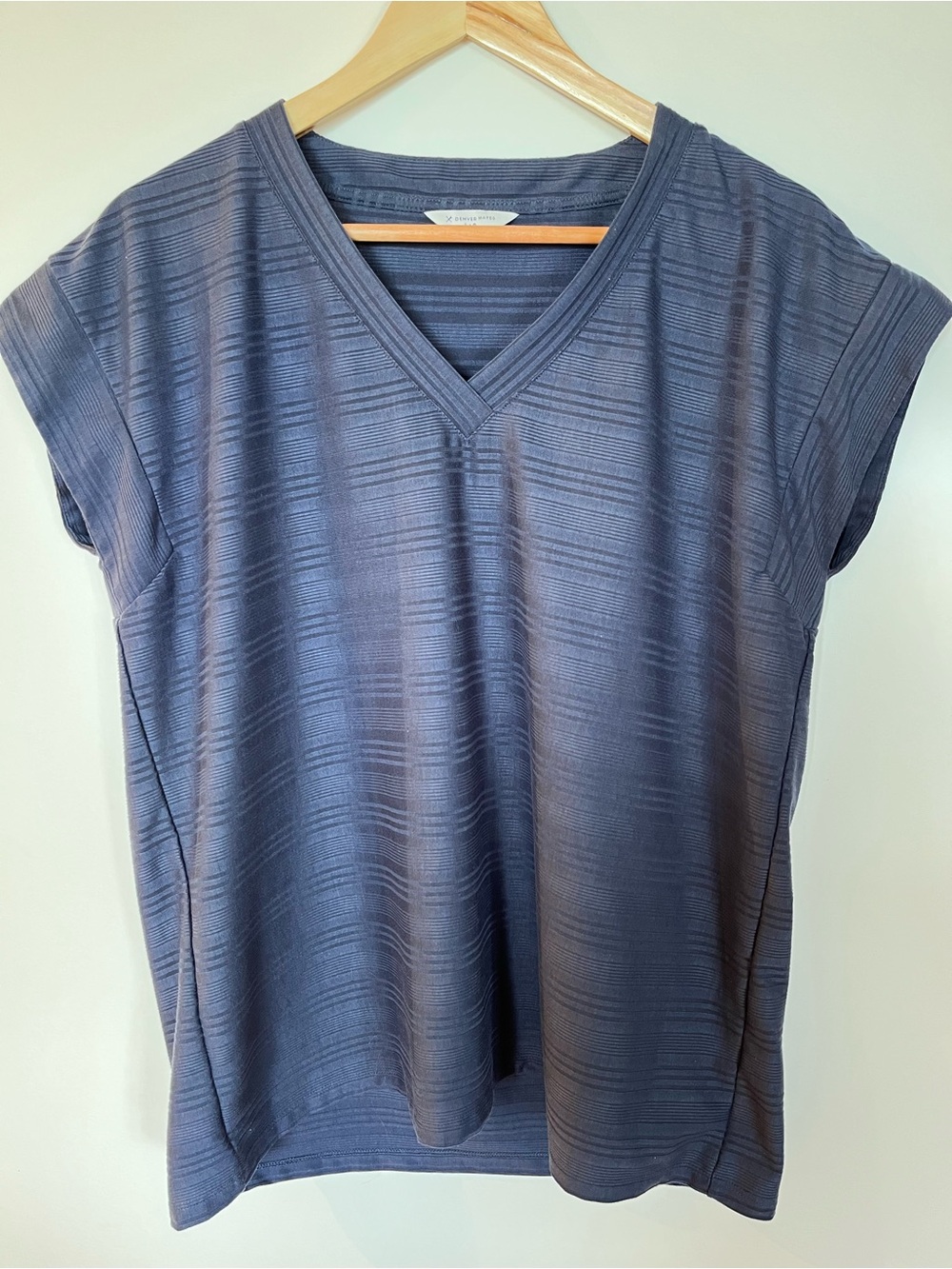 Denver Hayes Women’s Textured V-Neck Top | Large | Navy Blue | Cap Sleeve